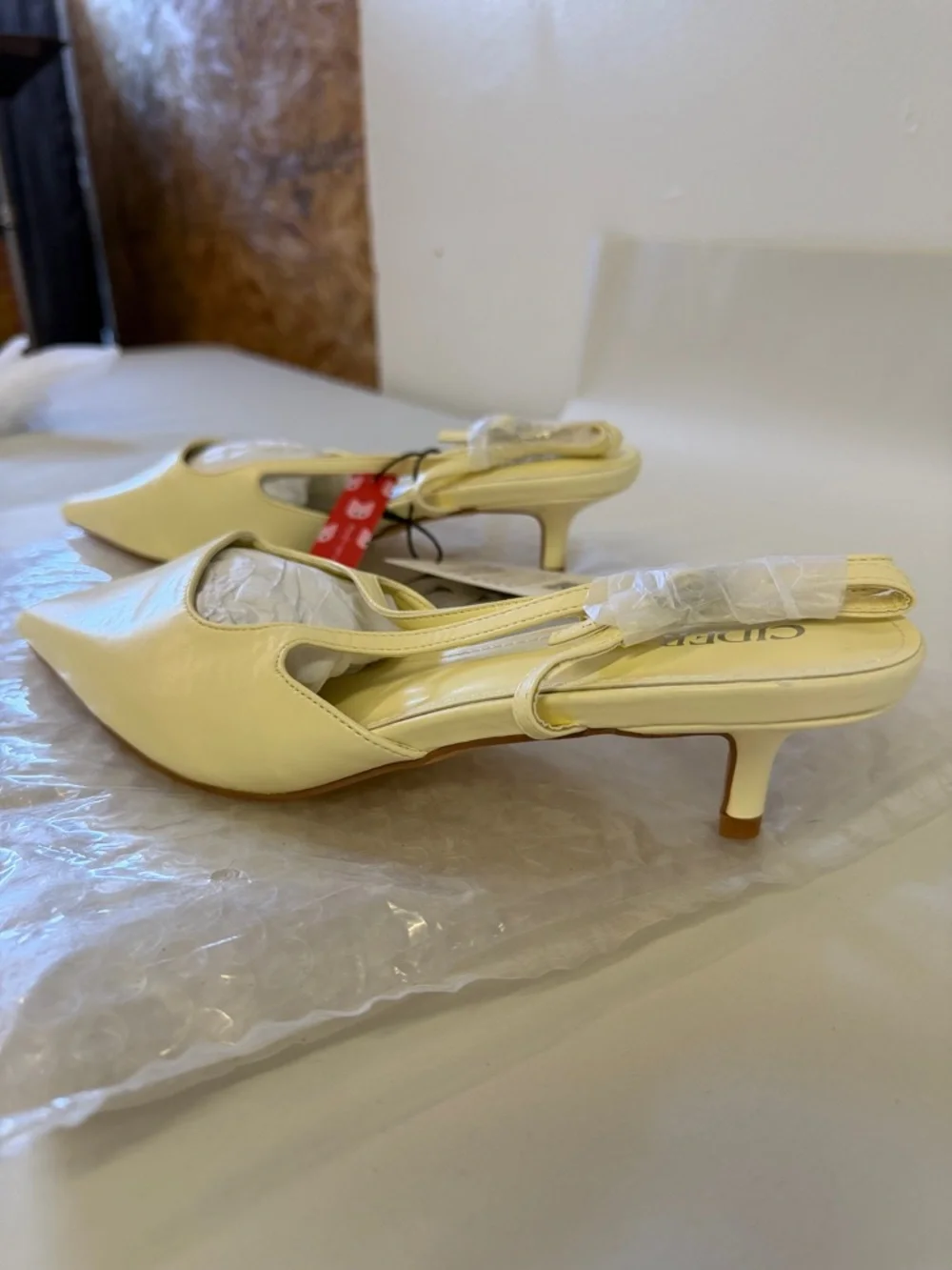 NWT.  Cider Pointed Slingback Kitten Heel Pumps in Pale Yellow - Picture 5 of 8
